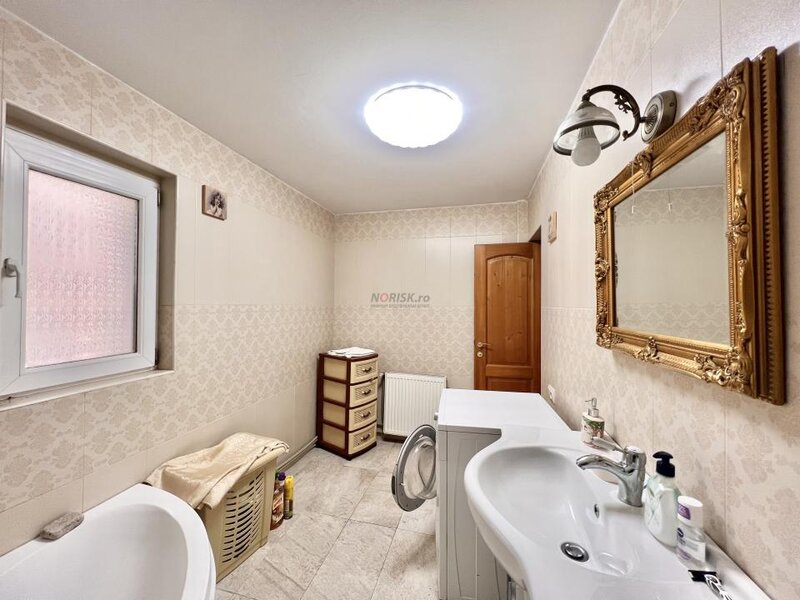 Snagov - Vladiceasca vila 5 camere langa lac si padure  450 mp teren  natura